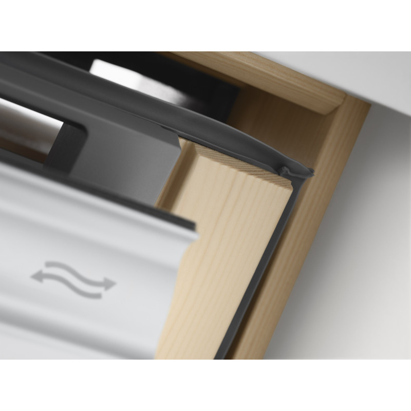 Okno dachowe VELUX GLL 1061 MK08 78x140 cm górne otwieranie, pakiet 3-szybowy, drewniane