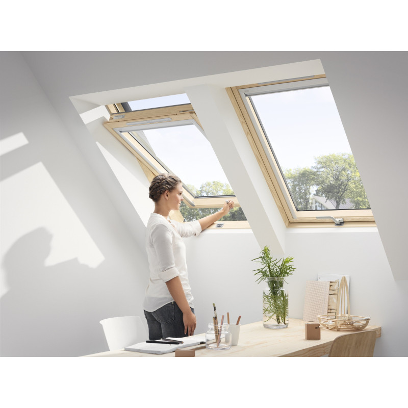 Okno dachowe VELUX GLL 1061B MK08 78x140 cm dolne otwieranie, pakiet 3-szybowy, drewniane